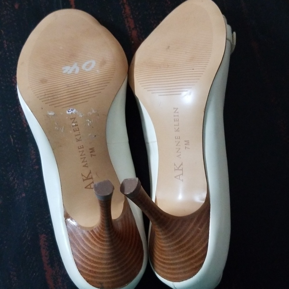Never worn Anne Klein Peep Toes/Cream/7M/Closeout - Picture 5 of 6
